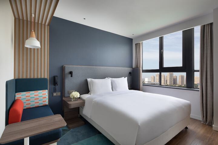 Room 17 of 49