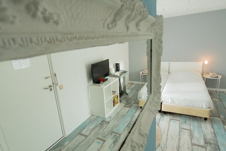 Room 18 of 42