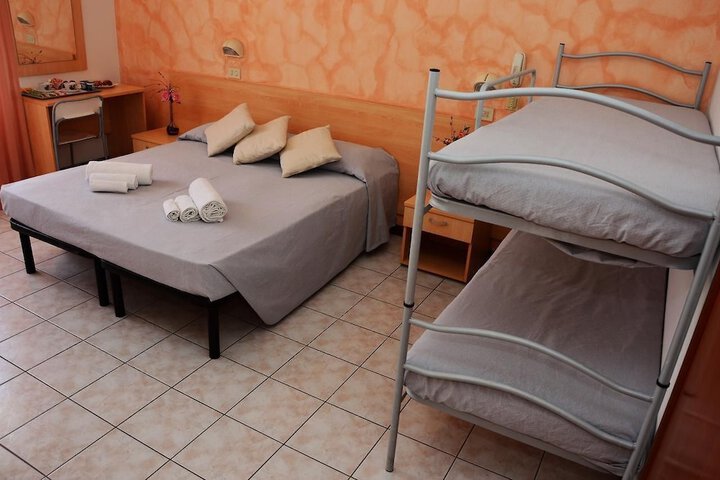 Room 3 of 9