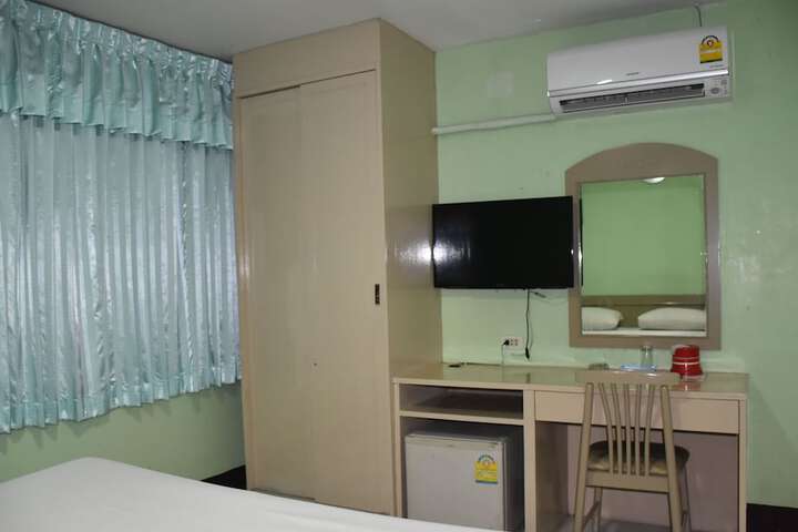 Room 19 of 82