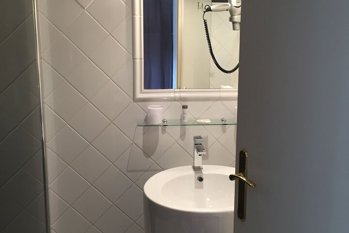 Room 13 of 16