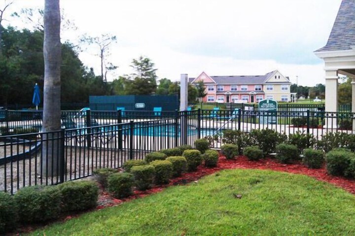 Hotel Exterior 16 of 16