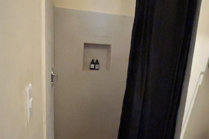 Room 229 of 321
