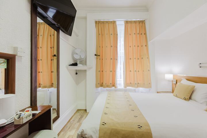 Room 65 of 107