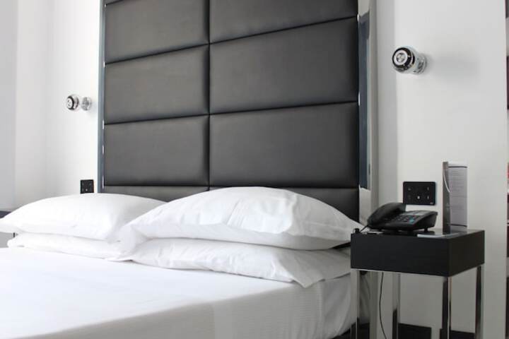 Room 10 of 34