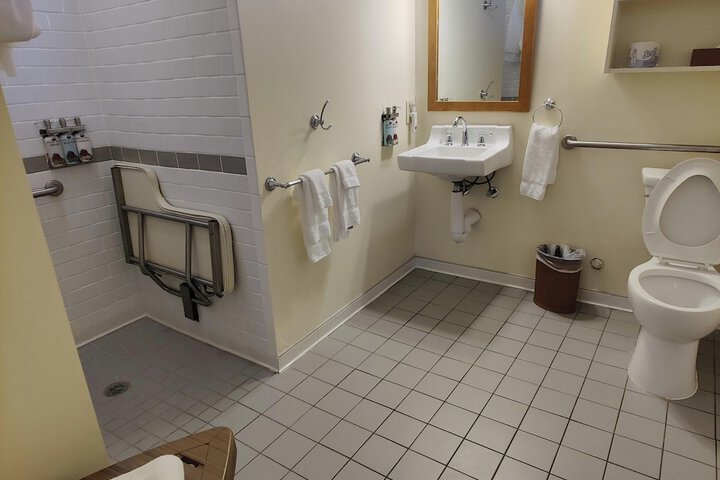Room 32 of 47