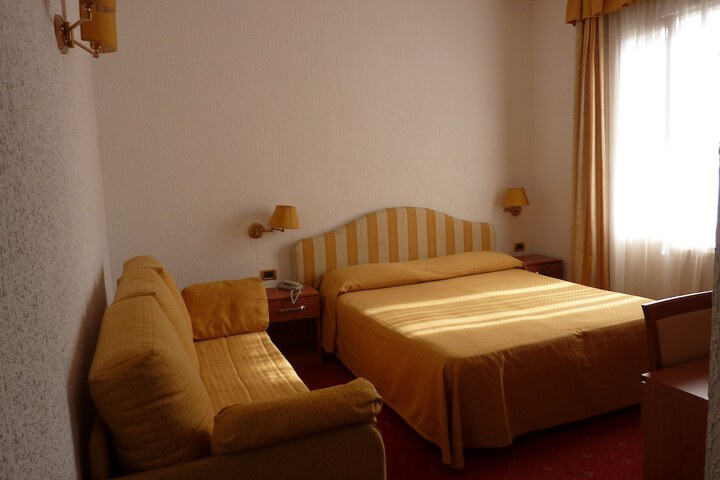 Room 17 of 61
