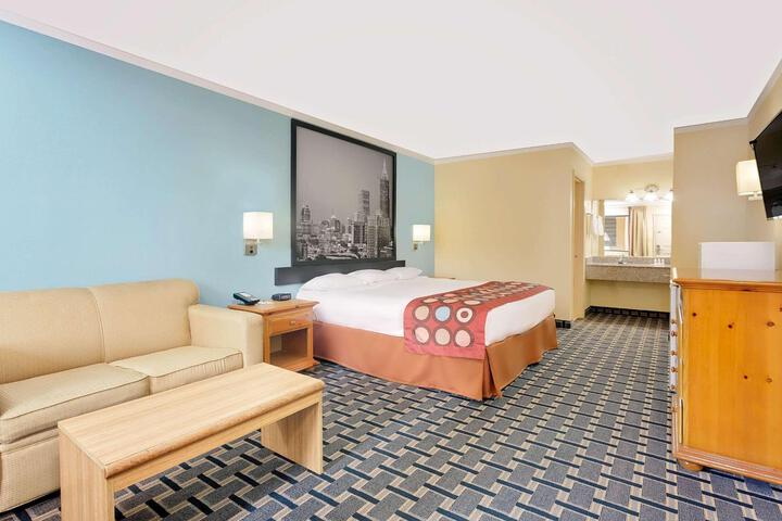 1 King Bed (2 of 10)