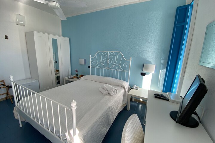 Room 3 of 26