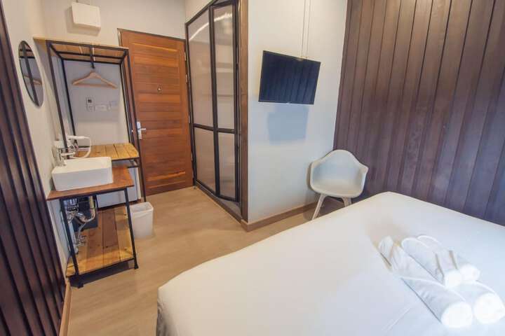 Room 12 of 42