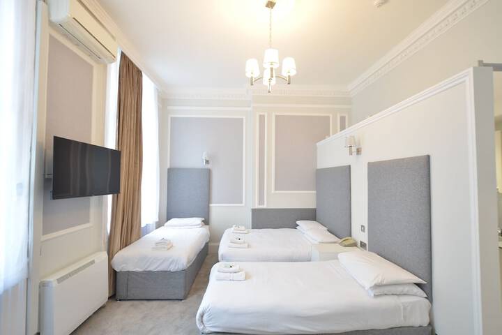 Room 21 of 371