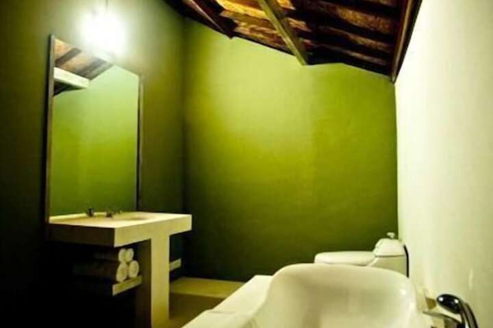 Deep soaking bathtub