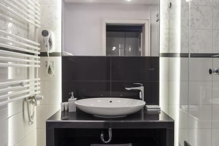 Room 14 of 60