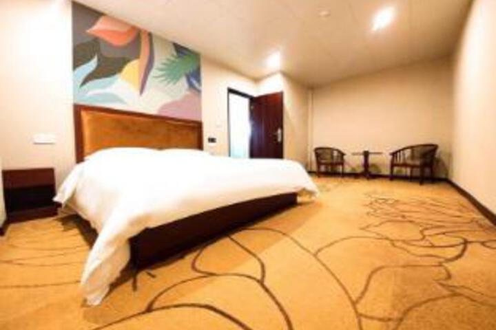 Room 6 of 7