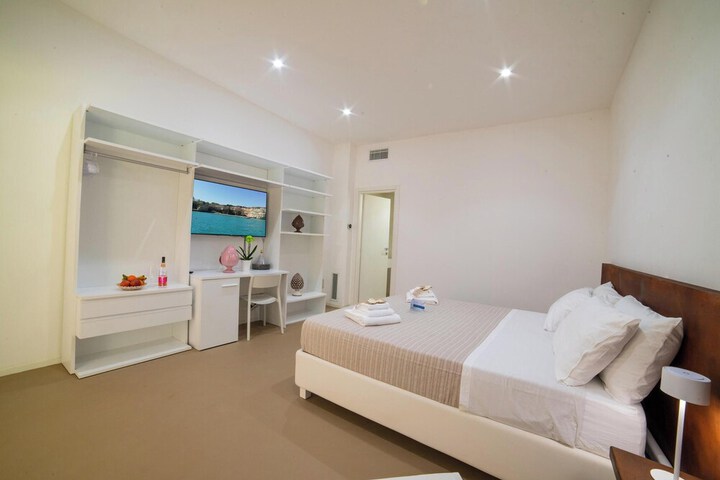 Room 4 of 30