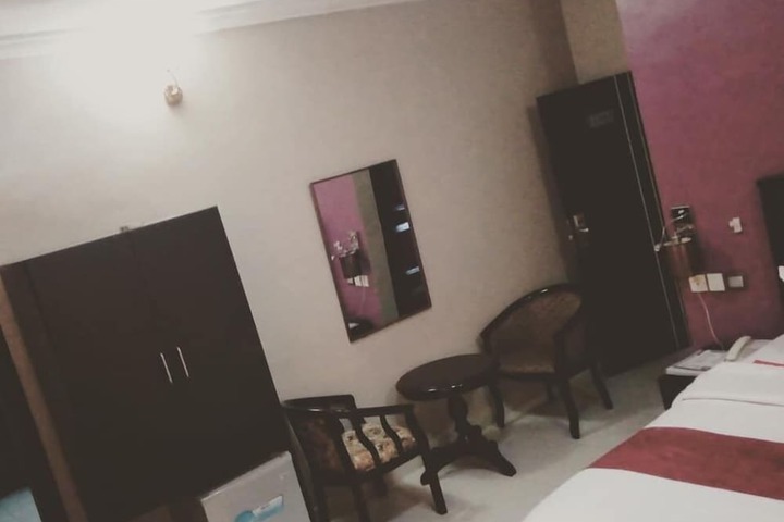 Room 9 of 20