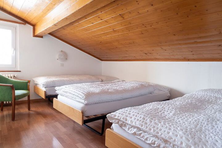 Room 8 of 35
