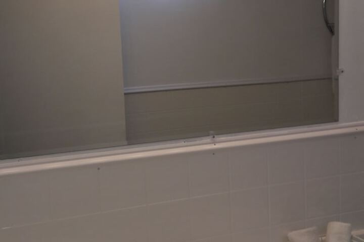 Room 27 of 83