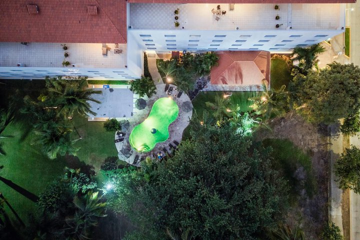 Hotel with Pool