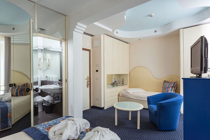 Room 12 of 37