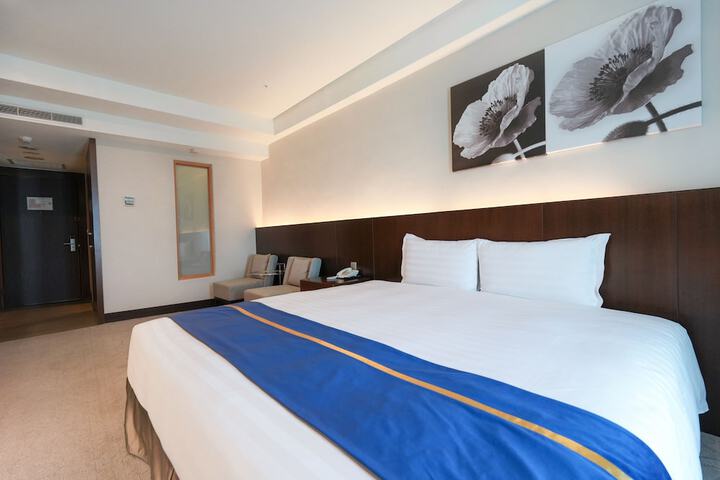 Room 8 of 35