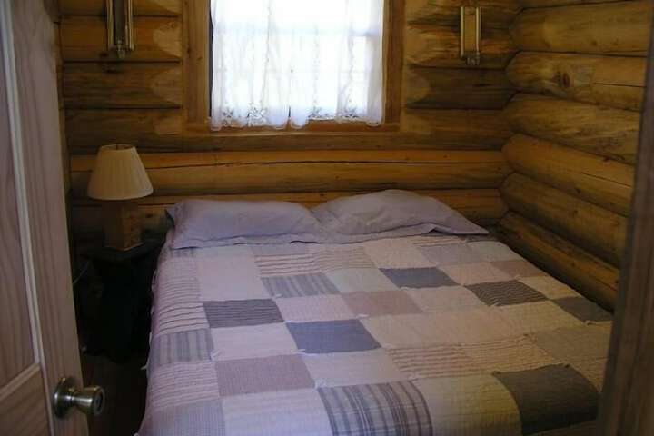 Room 102 of 218