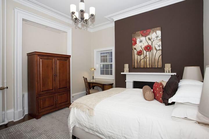 Room 4 of 28