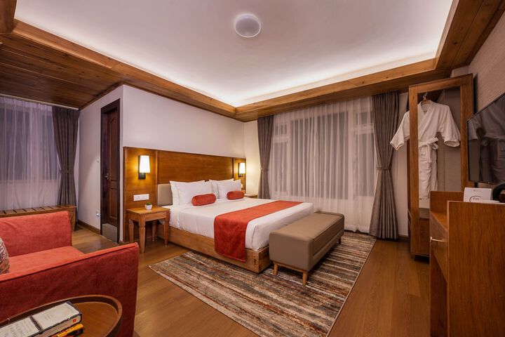 Room 3 of 8