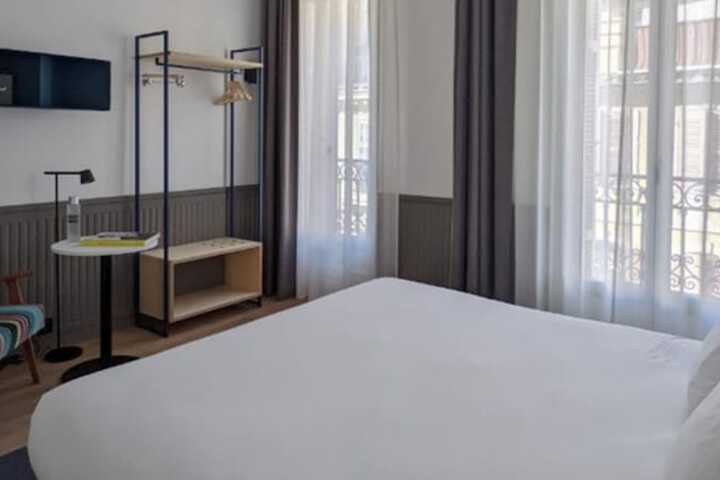 Room 26 of 47