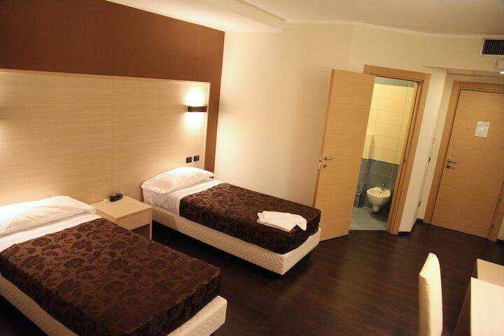 Room 27 of 65