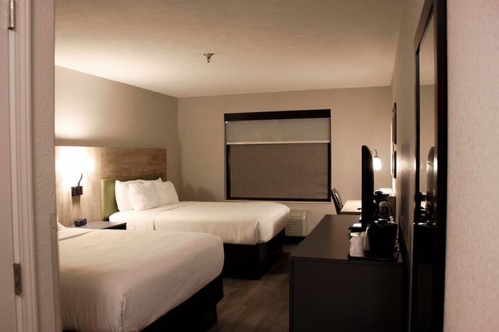 2 Queen Beds (7 of 22)