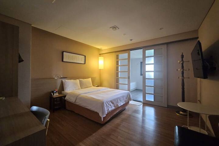 Room 9 of 14
