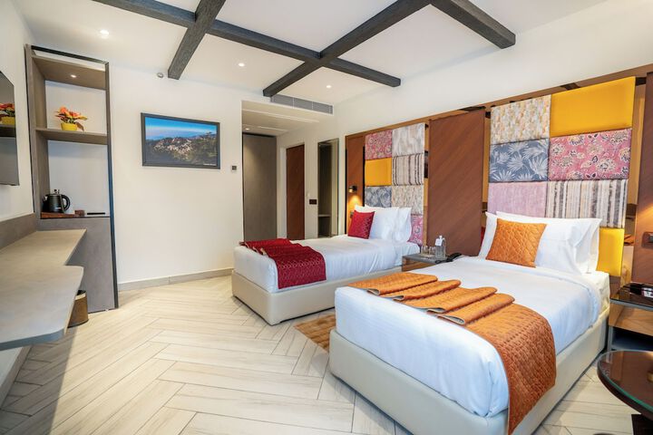 Room 10 of 90