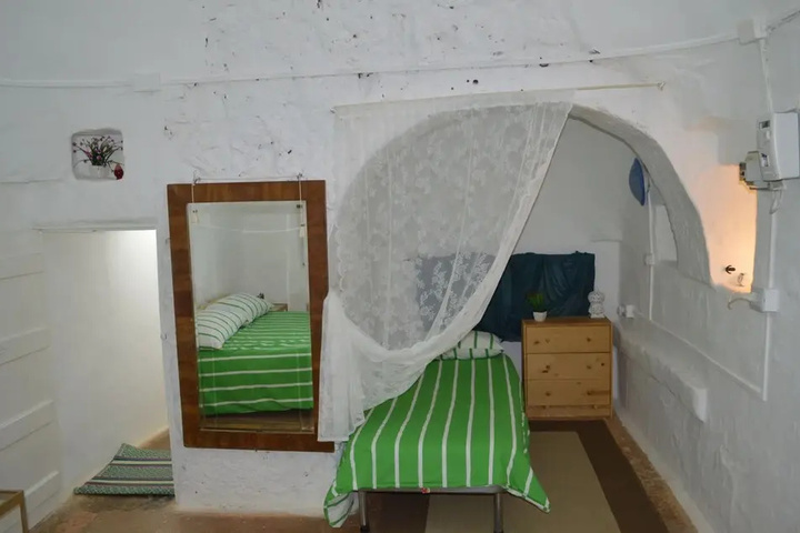 Room 5 of 17
