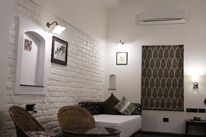 Room 16 of 50