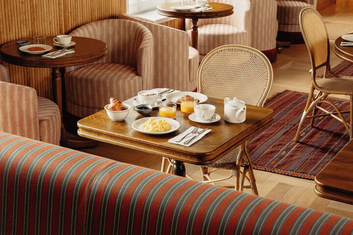 Breakfast/Coffee Service 32 of 45