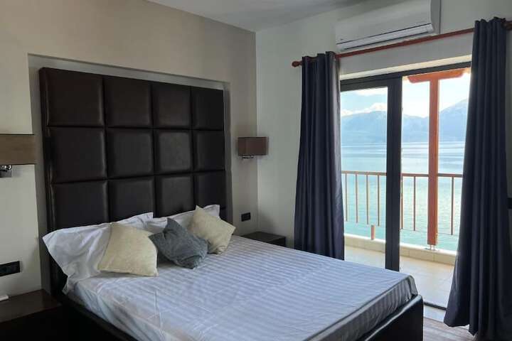 Room 18 of 32