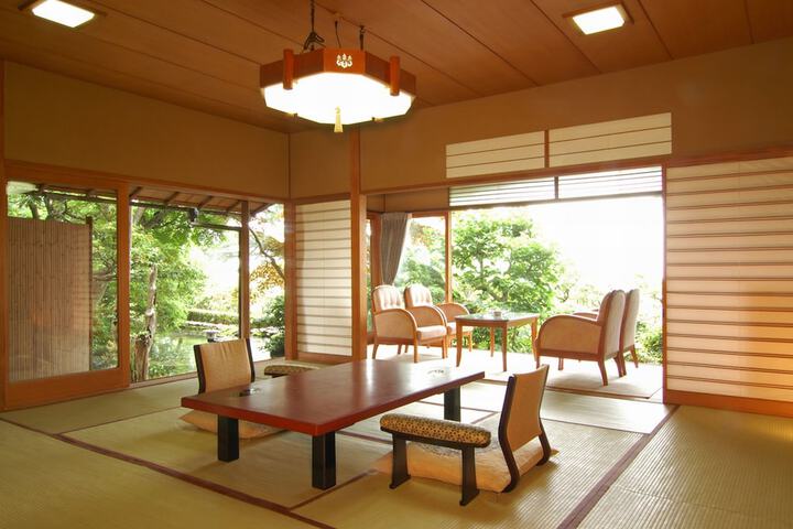 Room 8 of 48