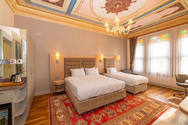 Room 45 of 102
