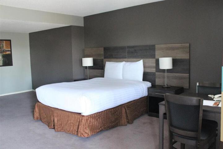 Executive Queen Bed (16 of 19)