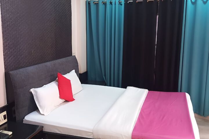 Room 6 of 17