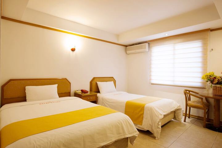 Room 8 of 60