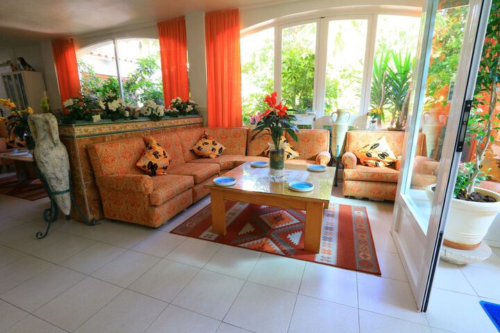 Entrance & Lobby