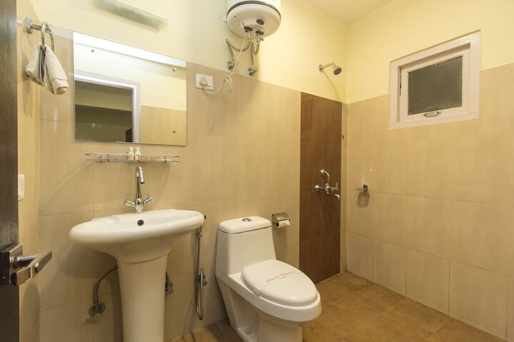 Room 6 of 12