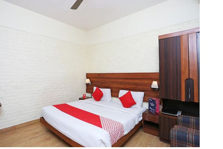 Room 10 of 30