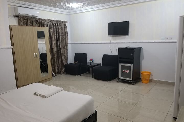 Room 8 of 71