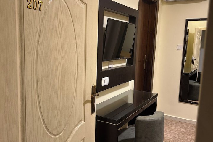 Room 33 of 58