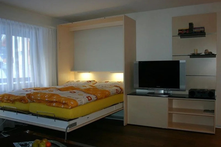 Room 4 of 6