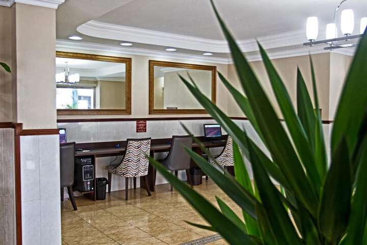 Business Center 41 of 45