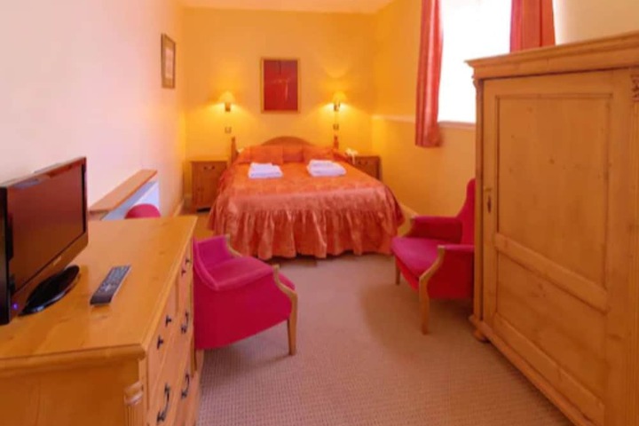 Room 9 of 43